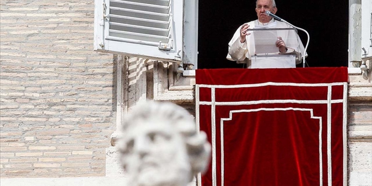 Papa'nın Lübnan Ziyaretinin Sağlık Sebeplerinden Dolayı Ertelendiği Açıklandı