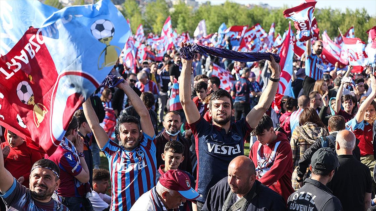 Trabzonspor'un Şampiyonluk Kutlama Ve Kupa Töreni Biletleri Yarın Satışa Çıkacak