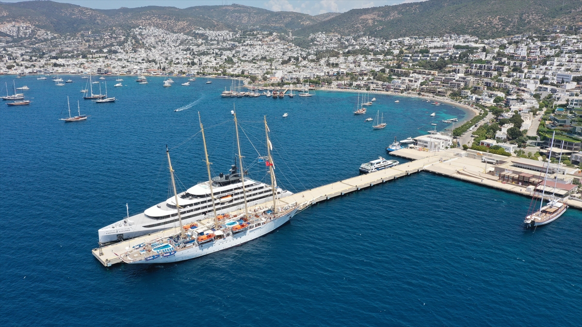 Malta Ve Bahamalar Bandıralı 2 Kruvaziyer Bodrum'a Yanaştı