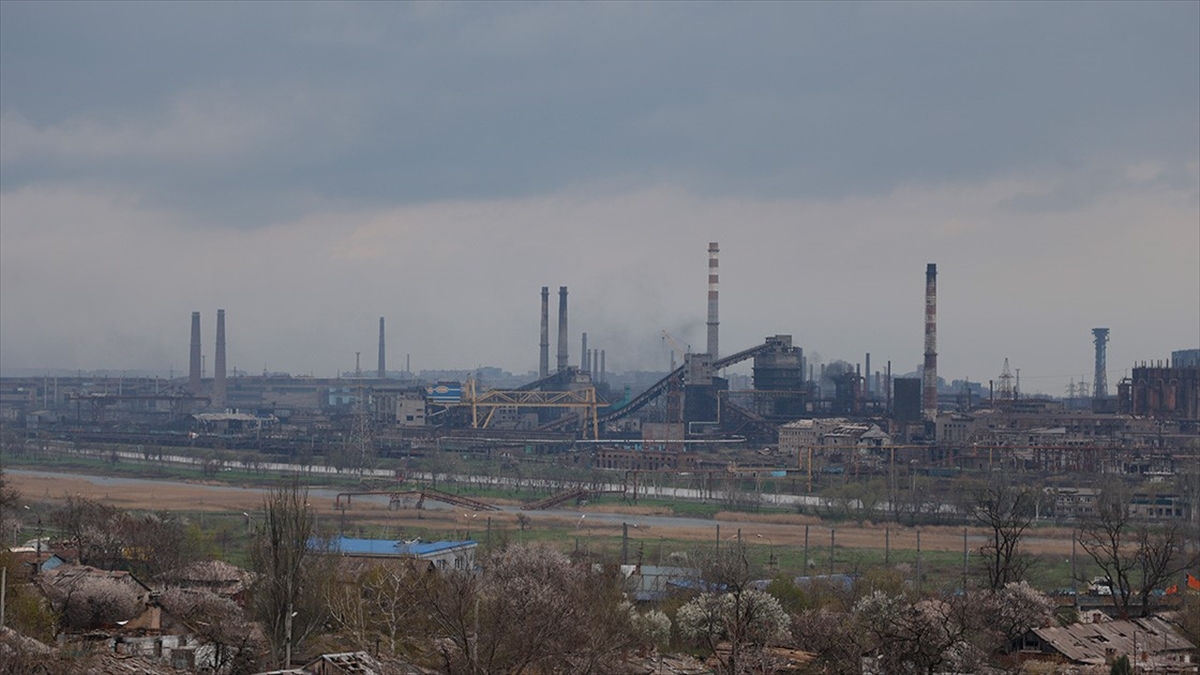 Ukrayna: Rusya'nın Azovstal'e Saldırıları Sürüyor