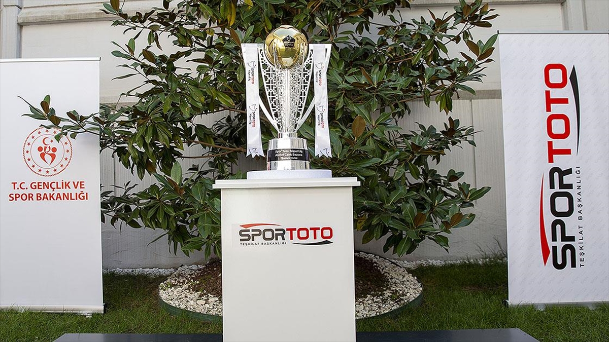 Trabzonspor'un Şampiyonluk Kupası, Altay Maçında İstanbul'daki Taraftarlarla Buluşacak