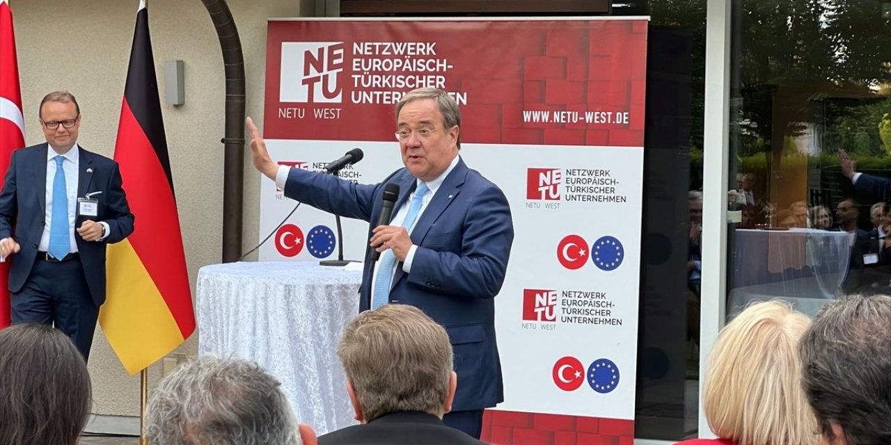 Alman siyasetçi Laschet: Türkler Almanya için zenginlik