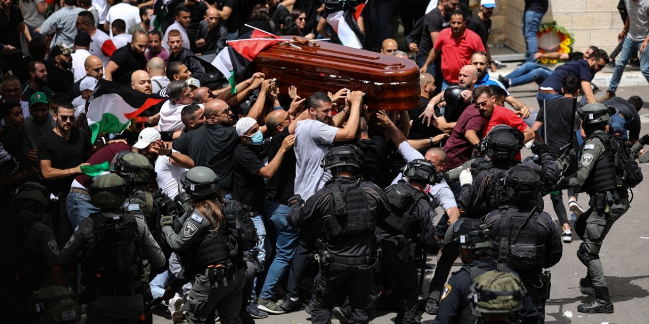 AB, Filistinli Gazetecinin Cenazesine İsrail Polisinin Müdahalesini Kınadı