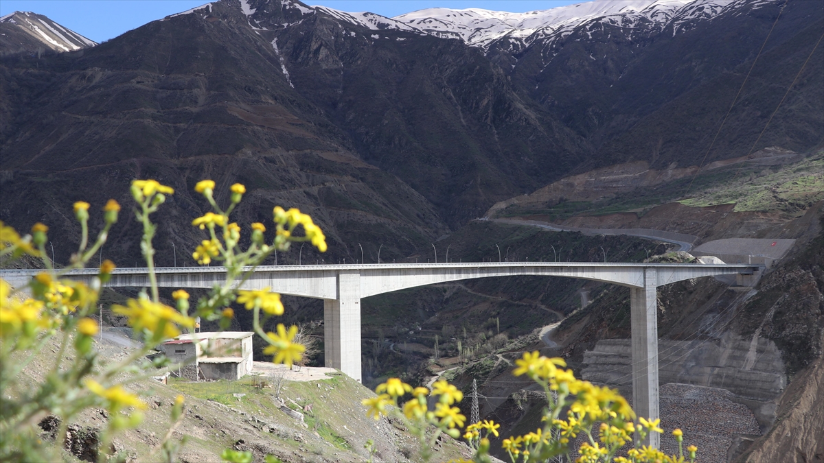 Türkiye'nin En Yüksek Köprüsü Konforlu Seyahat İmkanı Sunuyor