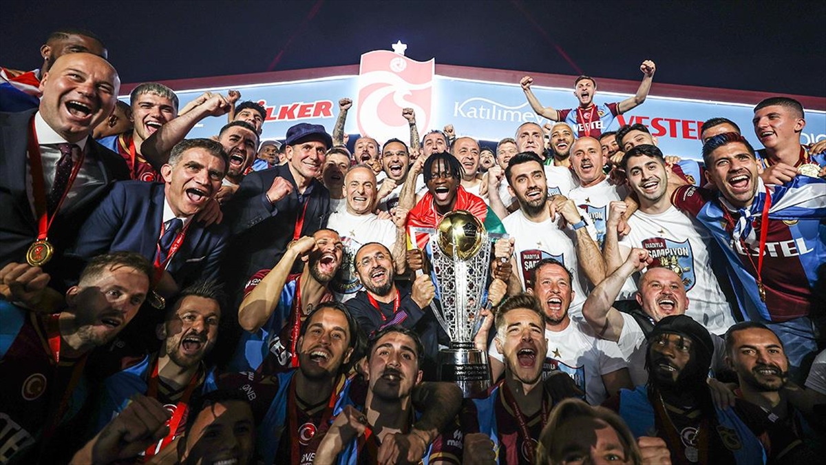 Trabzonspor Şampiyonluk Kupasını Aldı