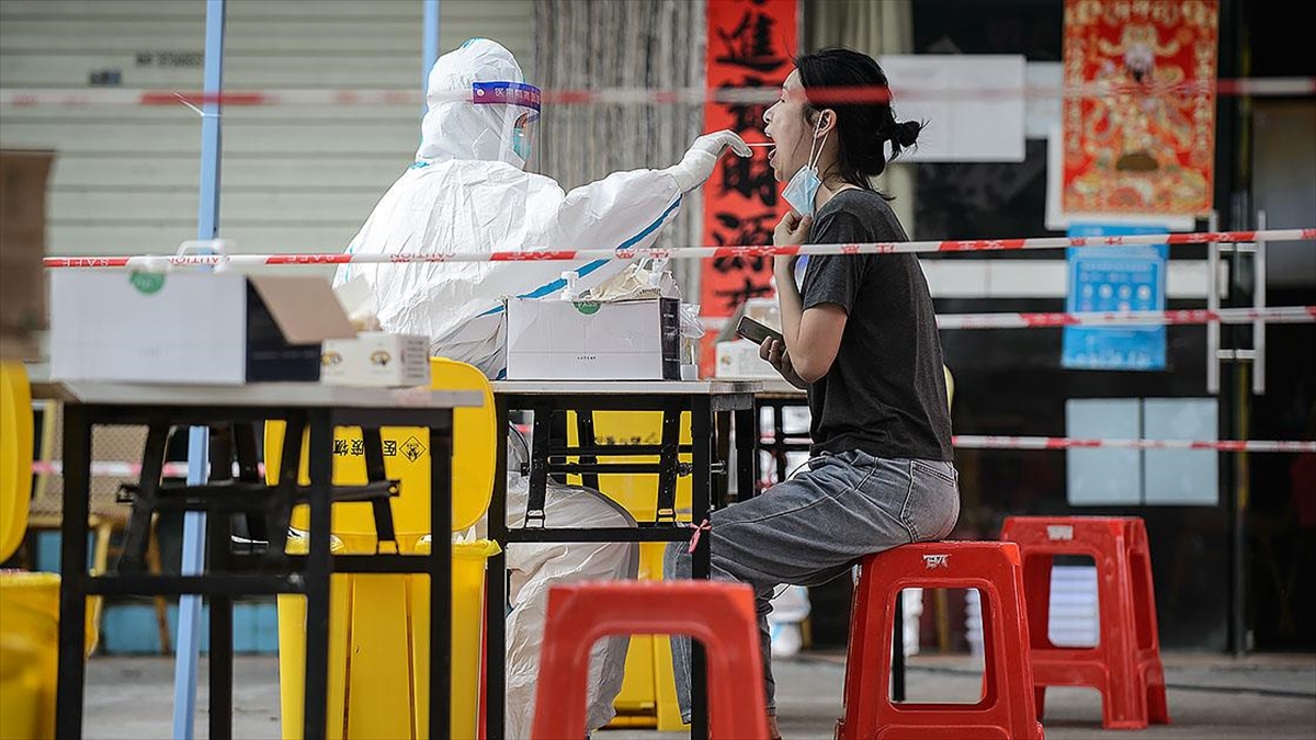 Son 24 Saatte Çin'de 1789, Hong Kong'da 284 Kovid-19 Vakası Tespit Edildi