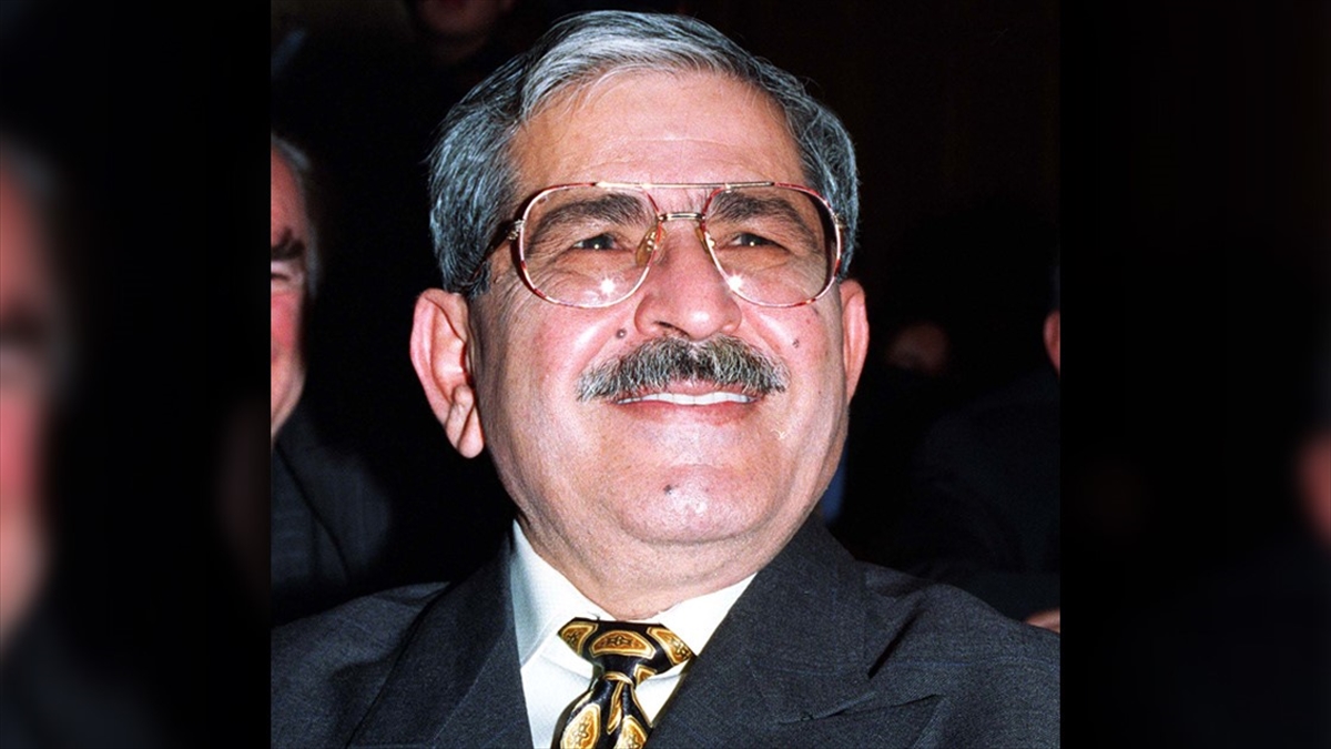 Halk Ozanı Aşık Mahzuni Şerif'in Vefatının Üzerinden 20 Yıl Geçti