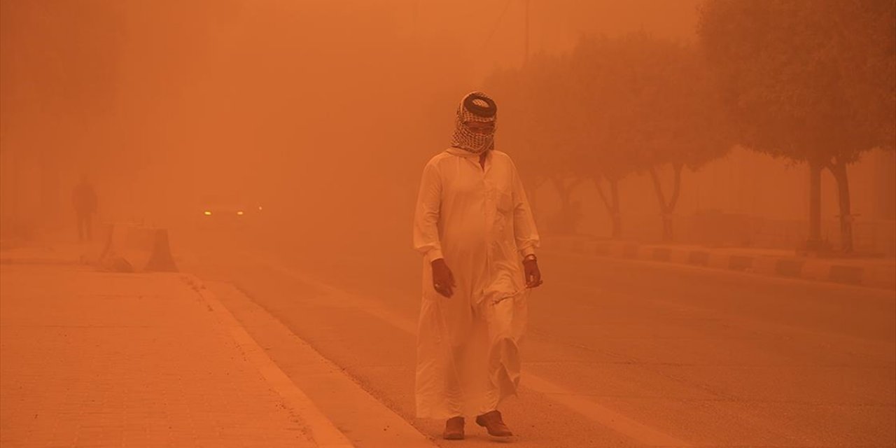 Irak’ta Kum Fırtınası Nedeniyle Eğitime Ara Verildi