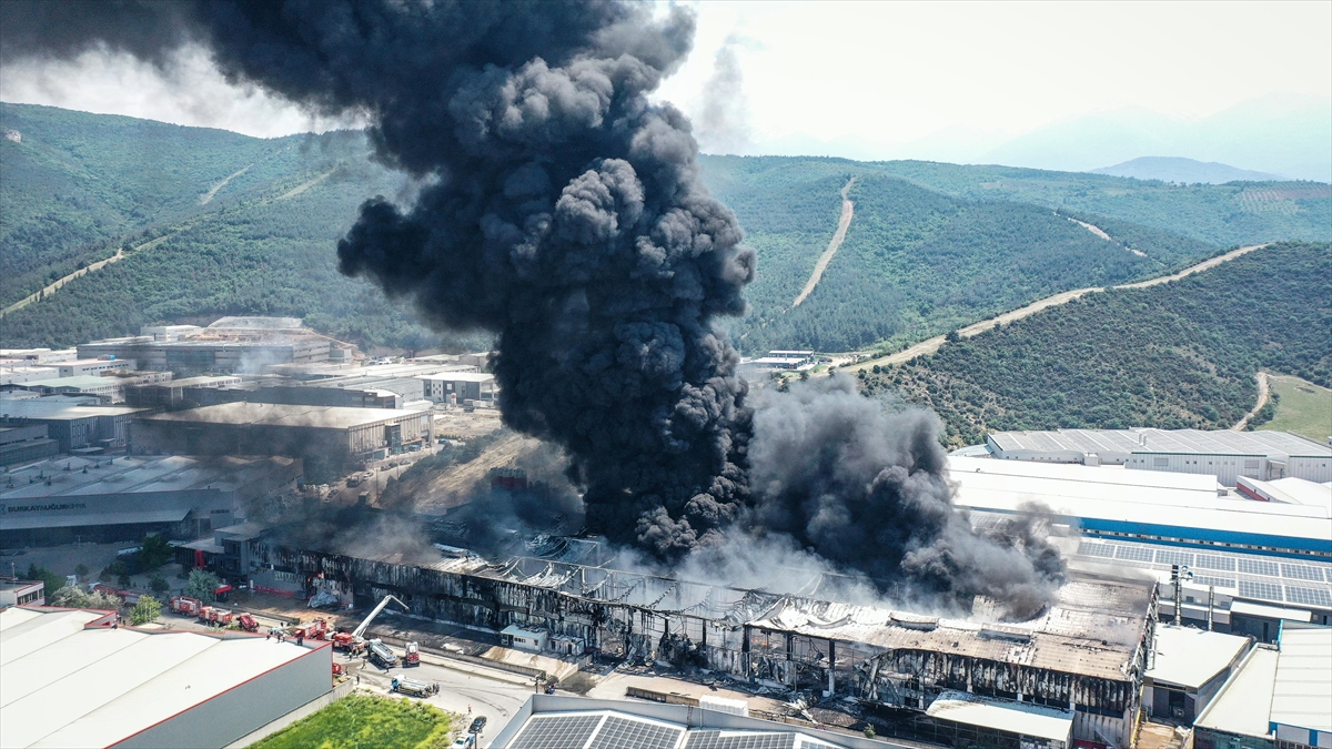 Bursa'da Fabrikada Çıkan Yangın Kontrol Altına Alındı