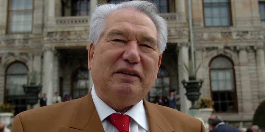 Selvi Boylum Al Yazmalım'ın Yazarı: Cengiz Aytmatov