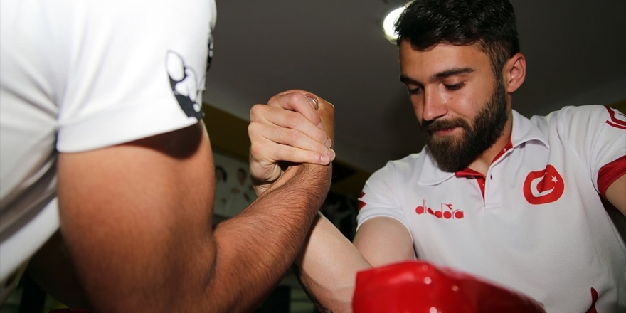 Bilek Güreşinde Madalyalara Abone Oldu