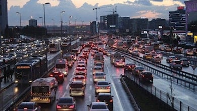 İstanbul’da beklenen yağış başladı: Trafik yoğunluğu arttı