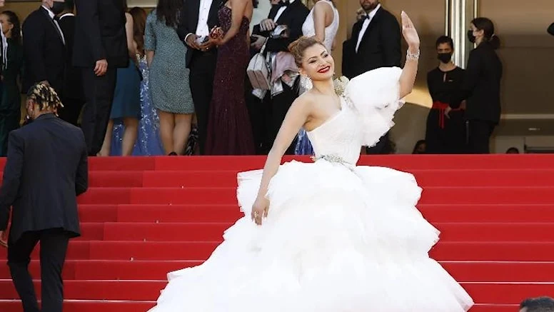 Cannes Film Festivali renkli görüntülerle başladı