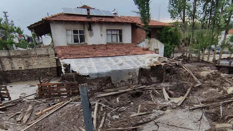 Antalya’da sel felaketi: 48 hayvan öldü!