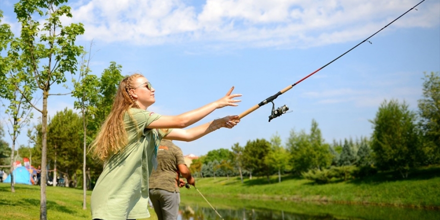 Porsuk Çayı'nda Balık Tutmak İçin Yarıştılar