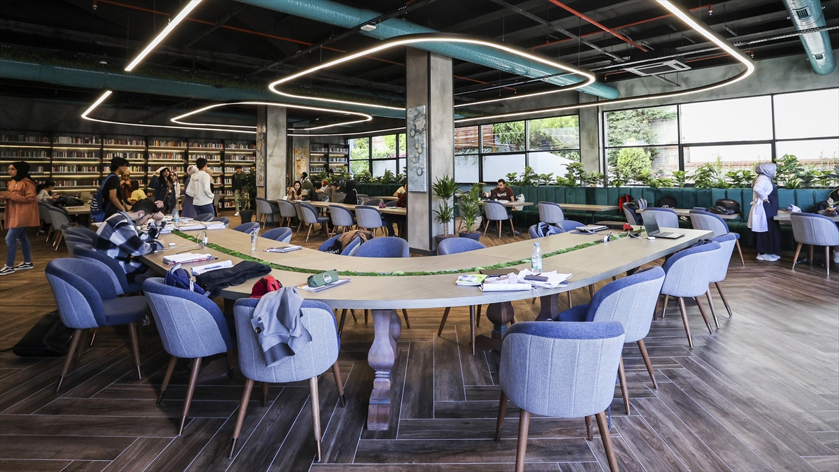 Üsküdar'da Açılan Mehmet Genç Kütüphanesi 24 Saat Okurları Ağırlayacak