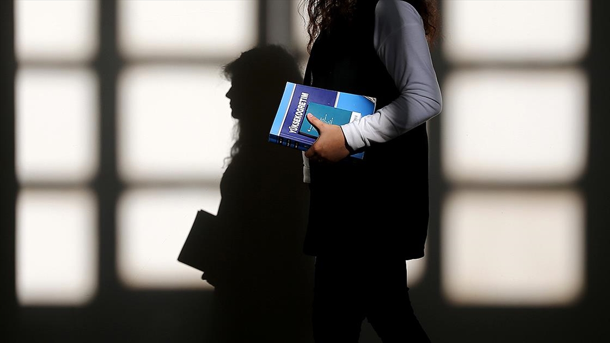 Vakıf Üniversiteleri Lisans Programına Yerleşen Her 4 Öğrenciden 1'i Tam Burs Aldı