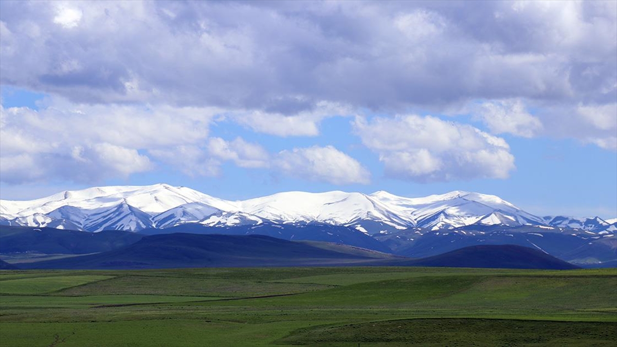 Ağrı Ve Kars'ın Yüksek Noktaları Mayısın Son Günlerinde Beyaza Büründü