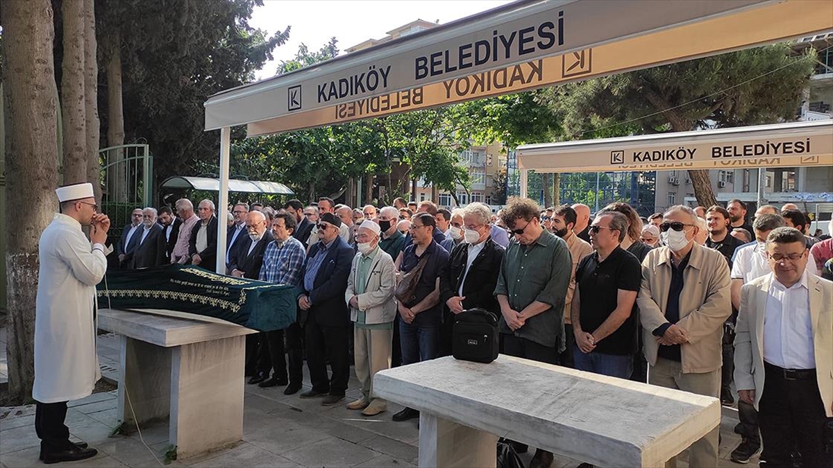 Yazar Mustafa Seçkin Son Yolculuğuna Uğurlandı