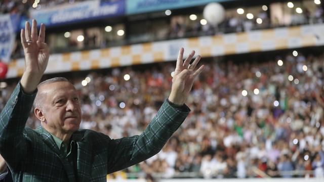 ''Muhalefet için yasak'' dedi ama Erdoğan'a gelince, ''dükkan sizin''