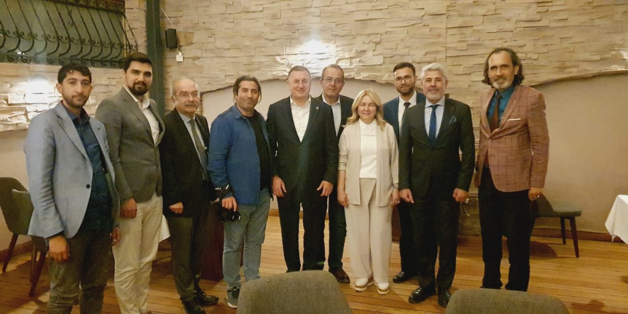 Hatay Büyükşehir Belediye Başkanı Doç. Dr. Lütfü Savaş duayen gazeteciler ile bir araya geldi.