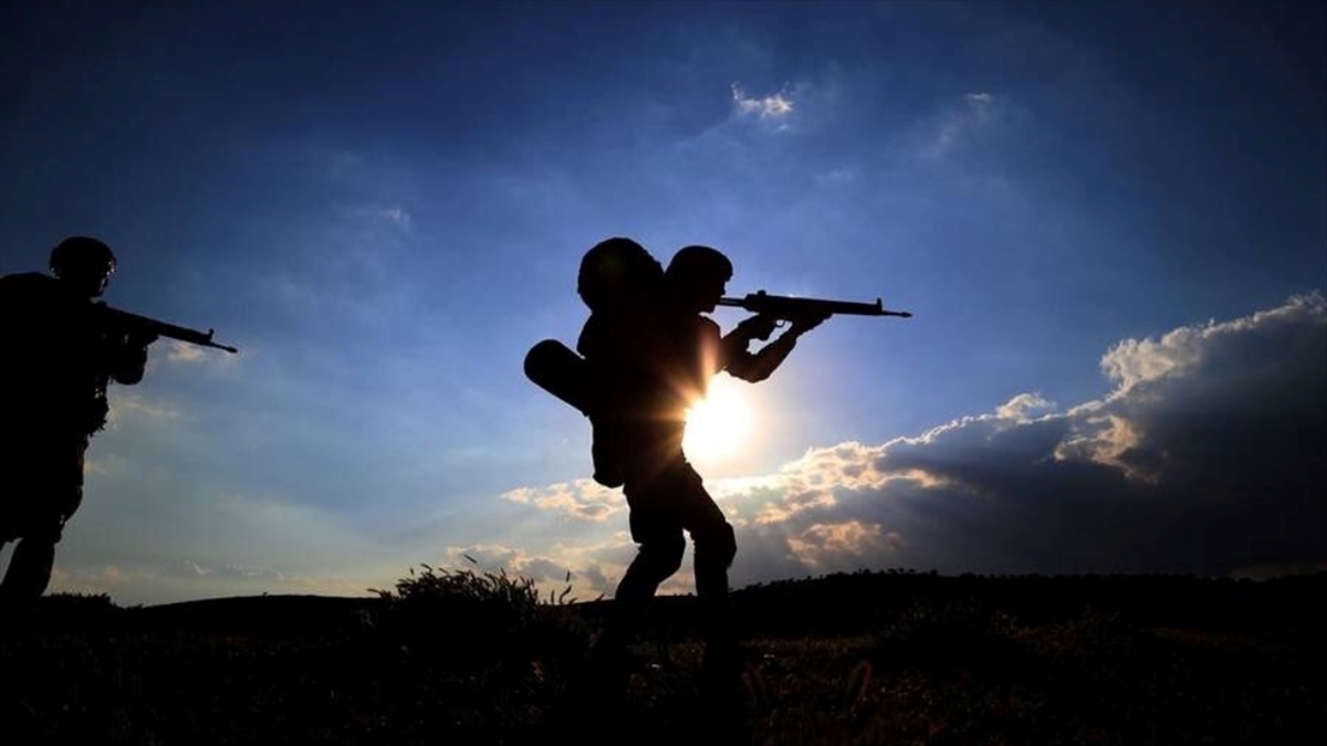 Pençe-Kilit Operasyon Bölgesinde Terör Hedefleri İmha Ediliyor