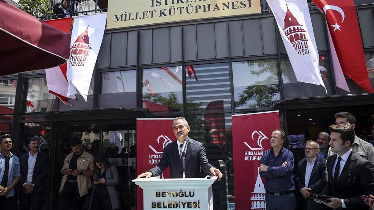 Beyoğlu'nda İstiklal Millet Kütüphanesi Açıldı