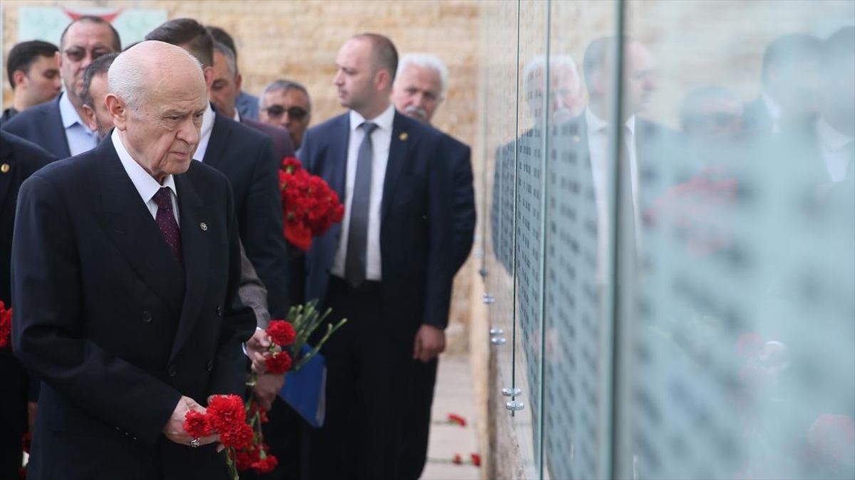 MHP Genel Başkanı Bahçeli, Ülkücü Şehitler Anıtı'nı Ziyaret Etti
