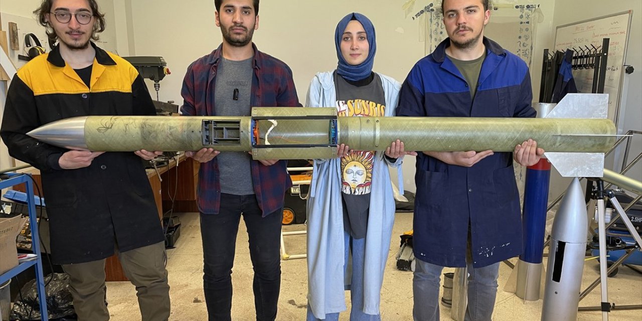 Üniversiteli gençler, ürettikleri roketle ABD'de yarışacak