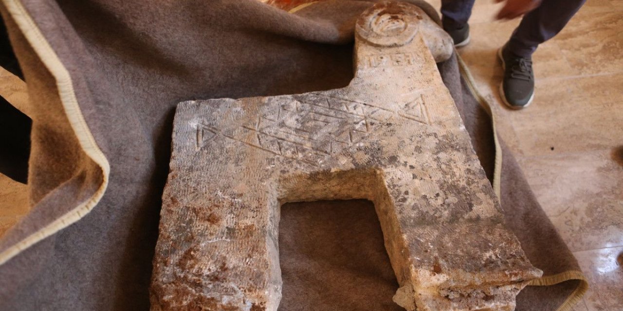 Tunceli'de kırmızı bültenle aranan tarihi mezar taşı bulundu