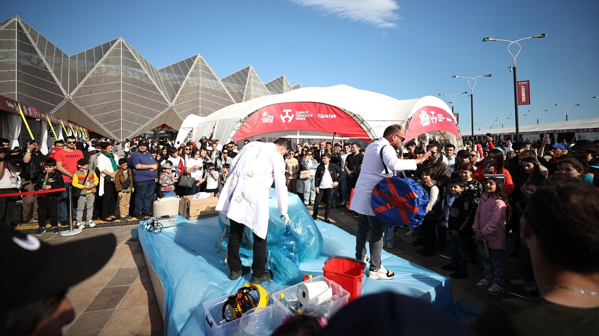 Tübitak'ın Etkinlikleri Teknofest Azerbaycan'da İlgi Odağı Oldu