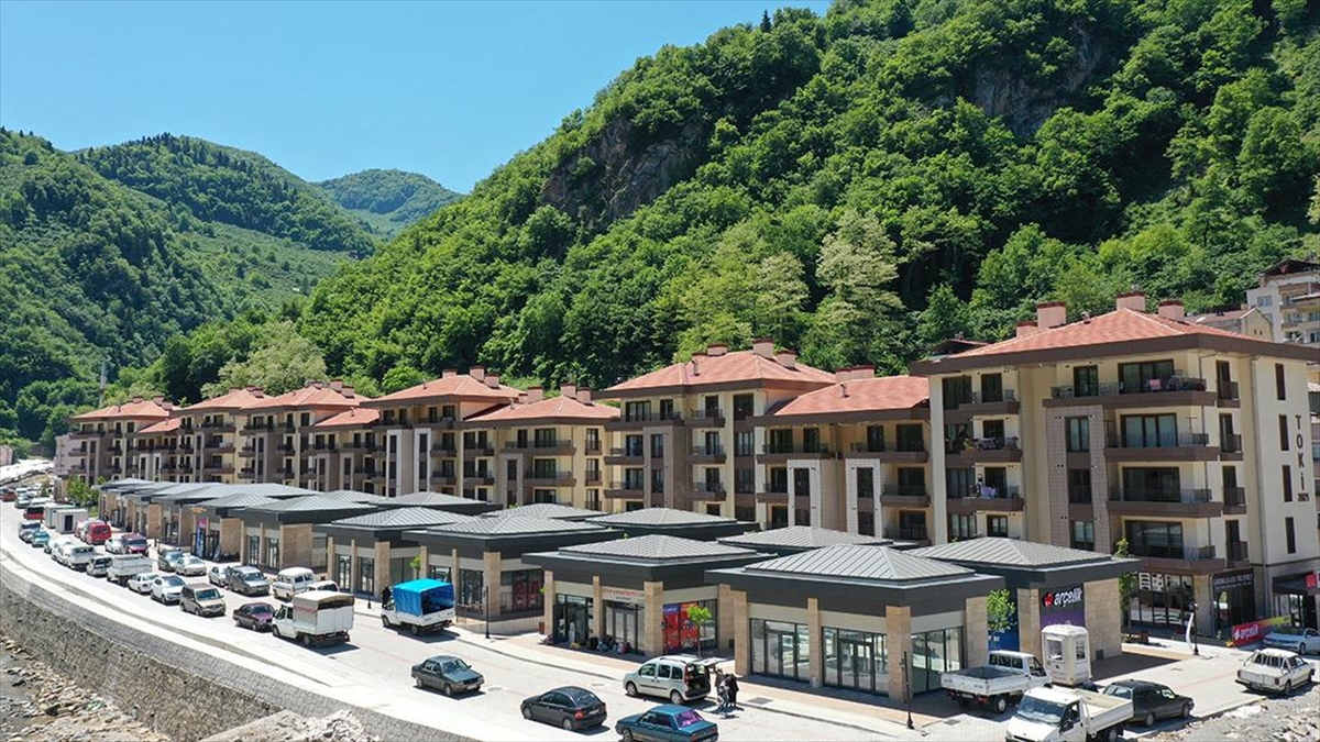 Sel Felaketinin Yaşandığı Dereli'de Esnaf Yeni İş Yerlerine Taşınıyor