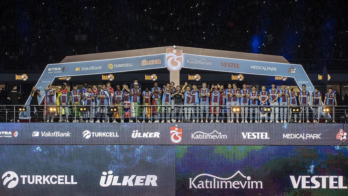 Trabzonspor'un Şampiyonluk Kutlaması Dünyada Ses Getirdi