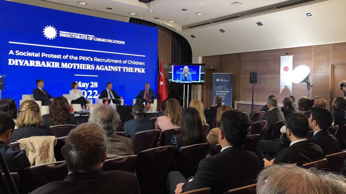 Hollanda'da Diyarbakır Annelerinin Evlat Nöbetinin 1000. Günü Değerlendirildi