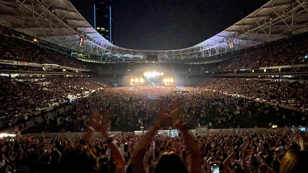 Mor ve Ötesi’nden "Gezi" desteği: Mücella Abla da yalnız değil, Can Atalay da