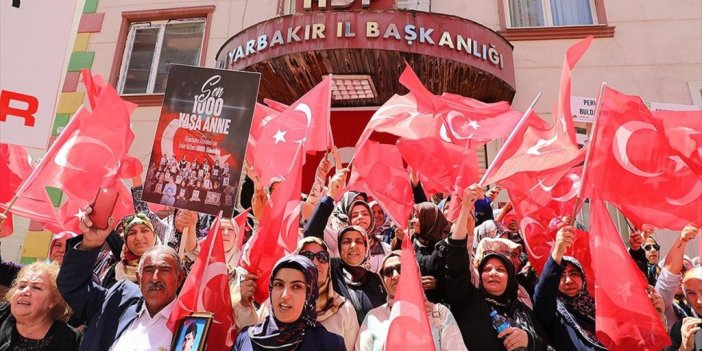 Diyarbakır Annelerinin Oturma Eylemi 1000'inci Gününde