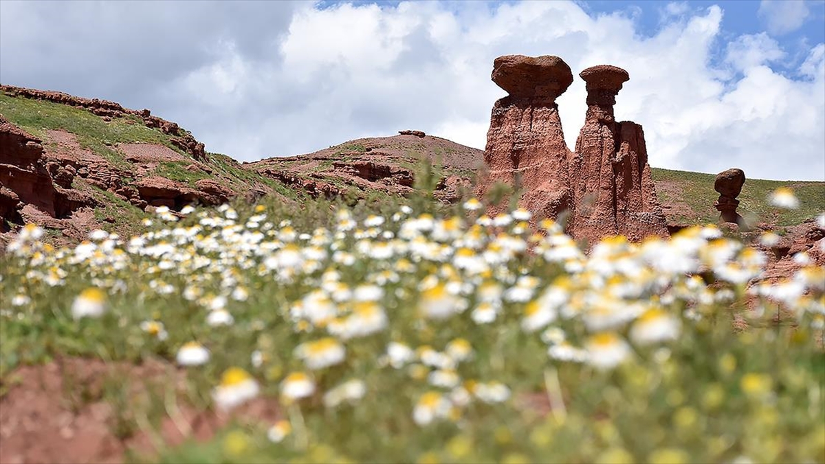 Narman Peribacaları Doğaseverleri Bekliyor