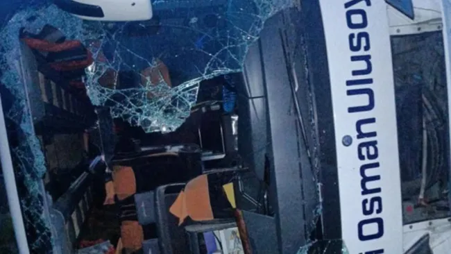 Kontrolden çıkan yolcu otobüsü devrildi: 27 yaralı