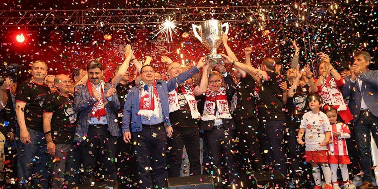 Sivasspor'un Kupa Şampiyonluğu Kutlandı