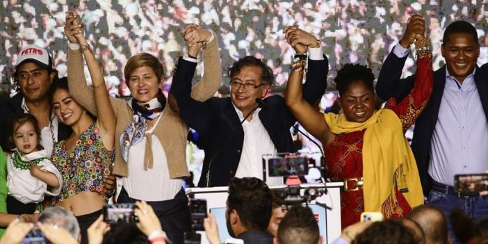 Kolombiya'da Cumhurbaşkanlığı Seçiminde İlk Turun Galibi Solcu Aday Petro Oldu