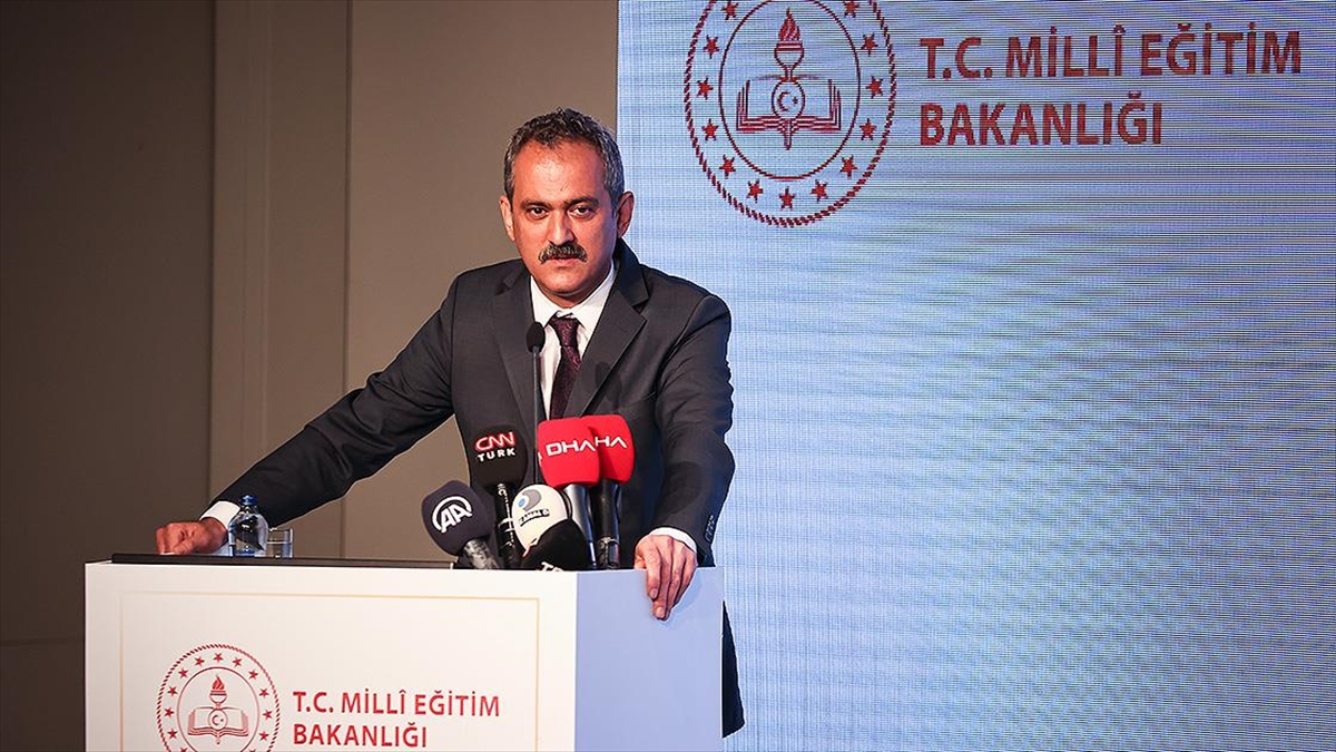 Bakan Özer: 2022 Sonuna Kadar 1 Milyon Gencimizi Meslek Eğitim Merkezleriyle Buluşturacağız