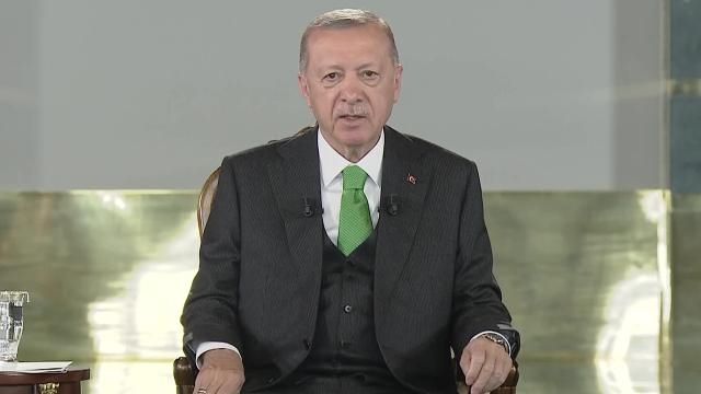 Erdoğan'dan sigara çıkışı: Aç geziyor ama onu almaktan geri durmuyor