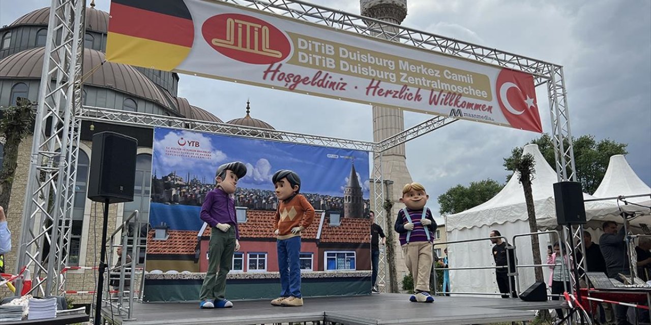 'Rafadan Tayfa' Karakterleri Almanya'da Tiyatro Gösterisi Sundu