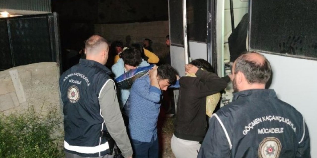 Van'da inşaat halindeki bir evde 20 göçmen yakalandı