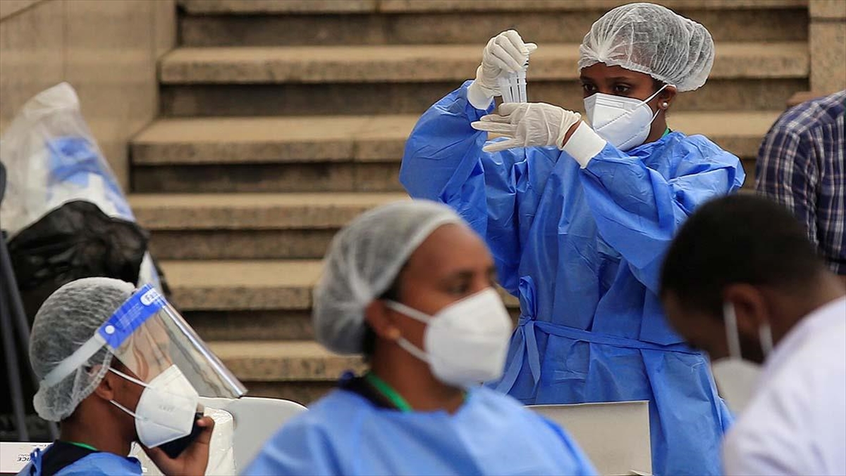 Afrika'da Kovid-19'a Bağlı Ölümlerin Yüzde 94 Azalması Bekleniyor