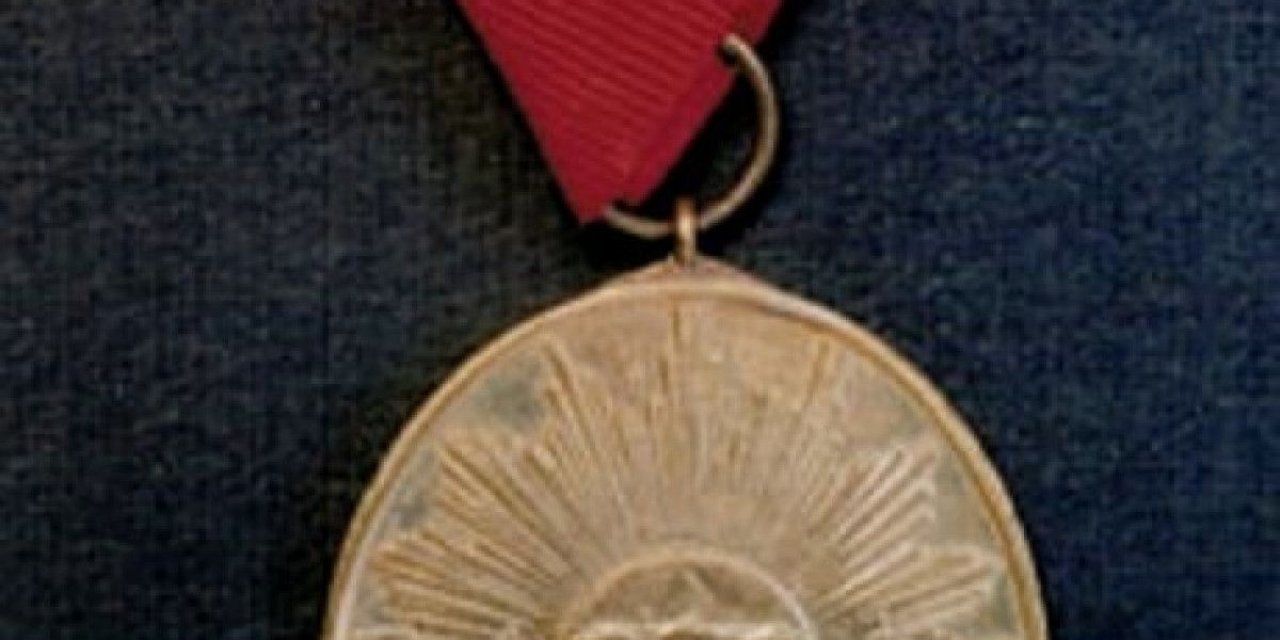 7 şehit ve gazinin mirasçılarına İstiklal Madalyası