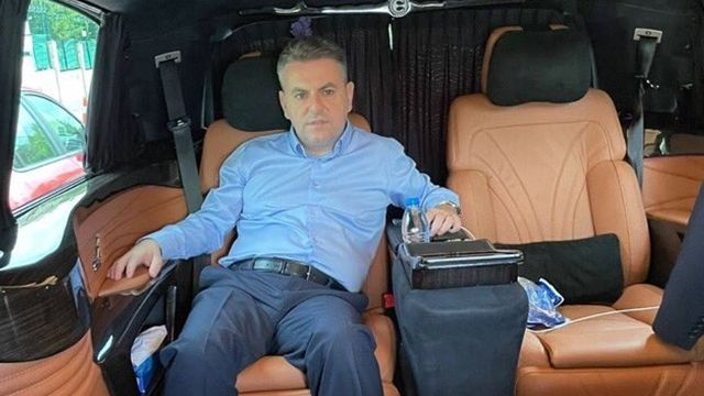 AKP'de kazan kaldırdılar! Korkmaz Karaca'nın lüks pozu olay çıkarttı