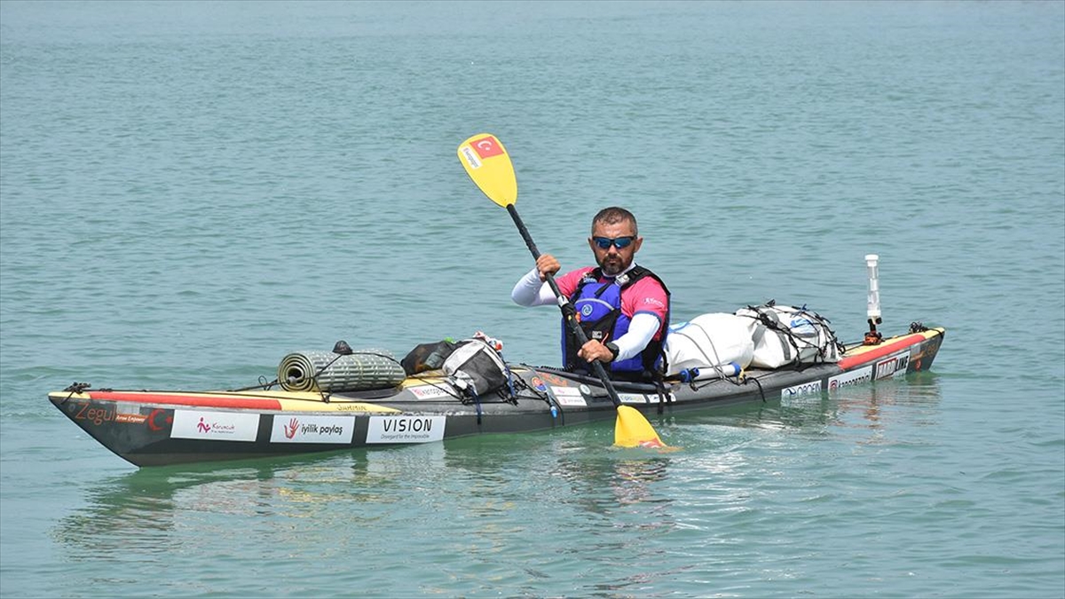 Kız Çocuklarının Eğitimine Dikkati Çekmek İçin Türkiye'nin 4 Denizini Kanoyla Geçecek
