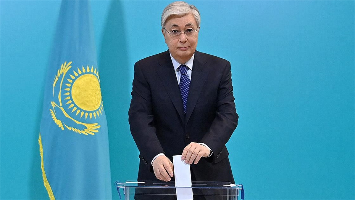 Kazakistan Cumhurbaşkanı, Referandumla Ülkeyi Büyük Değişimlerin Beklediğini Söyledi