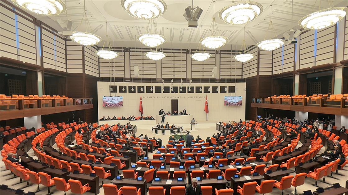 Meclis, Avukatlık Kanunu'nda Değişiklik Teklifi İçin Mesaisini Sürdürecek